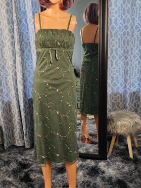 thirty thirty la green dress | Dresses | Chic Dark Satin Midi thirty thirty la dress